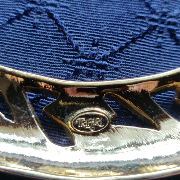 VTG Trifari enamel collar (#213) - Picture 6 of 7